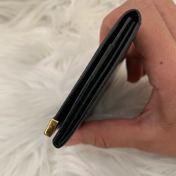 Yves Saint Laurent - Picture 3 of 7